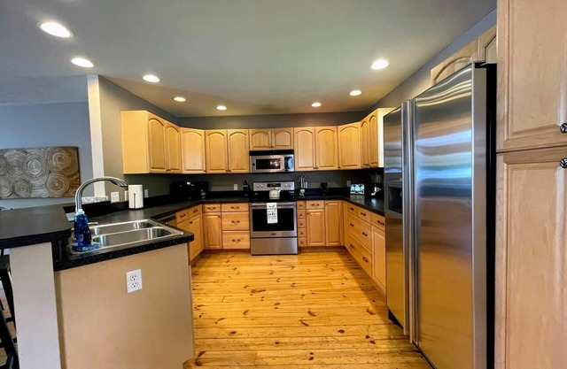 BUCHEN SIE JETZT!! Cottage auf 5 Acre Private Resort mit 350 'Ente See Frontage.