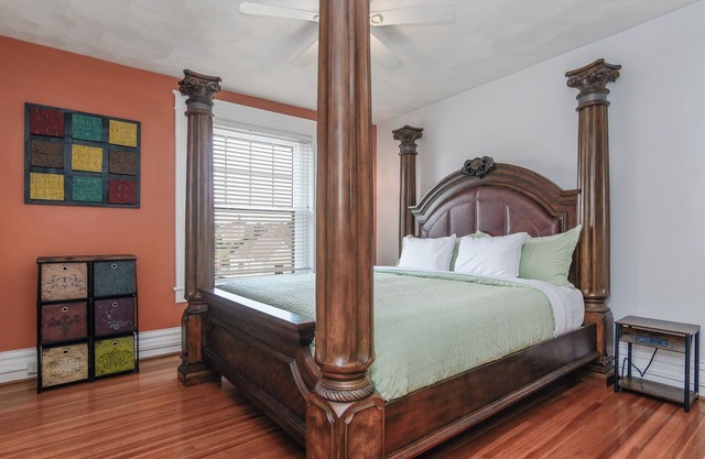 The Big House, Historic 4-Bedroom Home With Custom Art And Dedicated Workspace