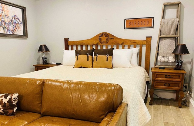 The Big Texan Master Suite 200