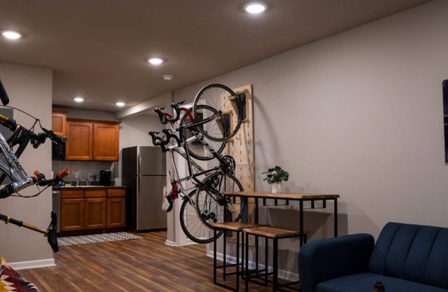 The Bike Inn #9, Razorback Greenway Cottage Double