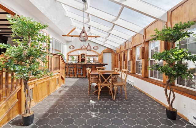 Home with View of Mount Snow!! Indoor-pool, spa, sauna Gym & more Sleeps 23+