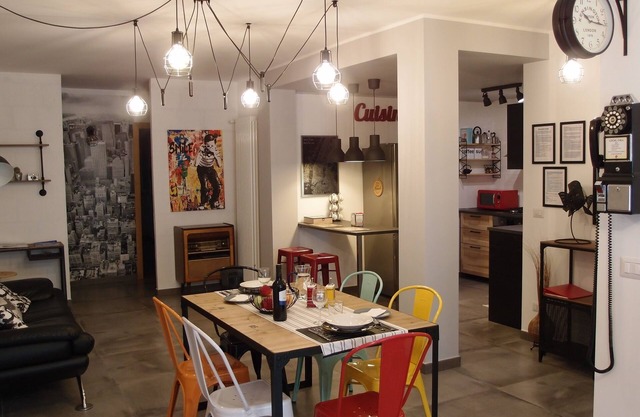 Das schwarze Hundehaus: Alle NEU Retro & Industrial Apartment in der Nähe von Bari