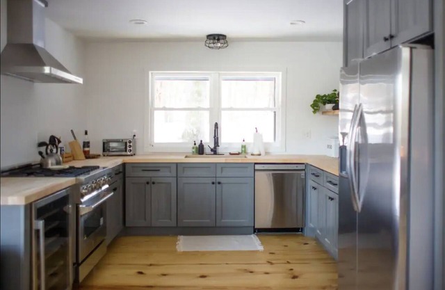 The Black Lodge: A cozy, modern Catskills getaway
