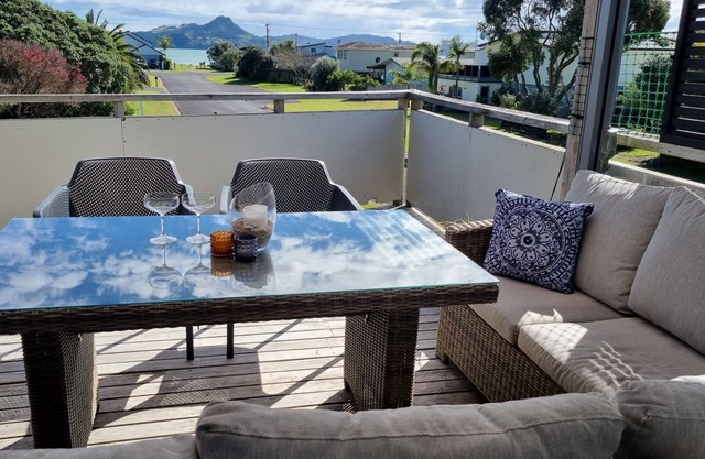 Die schwarze Hütte - Cooks Beach Holiday Home
