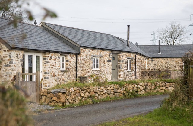 The Blacksmiths - Luxury Cottage, Countryside Views, Pet Friendly