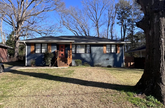 The Blissful Blue Bungalow Near Atlanta Airport