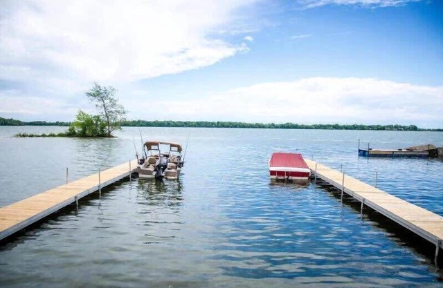 The Bloomfield: Westlake Couple's Cottage