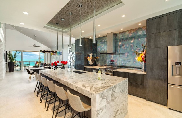 The Blu2 On the Beach, Luxury Oceanfront Penthouse Condo at the Grandview