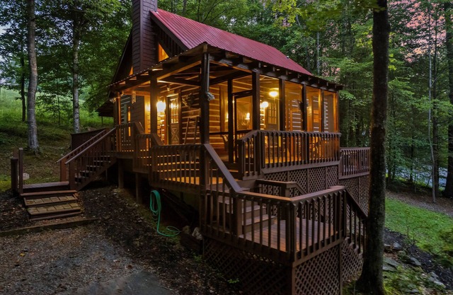 The Blue Door Cabin: Charming, All-Wood w/Screened-in Porches - quiet & relaxing