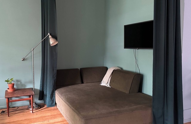 “The Blue Hotel” - Retreat in the heart of Detroit