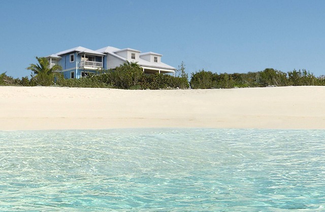 "The Blue House" ist ein geräumiges Haus am Strand mit herrlicher Aussicht.