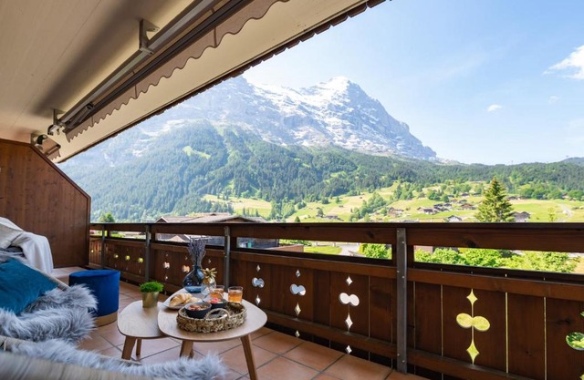 The Blue Ice Apartment - GRINDELHOMES