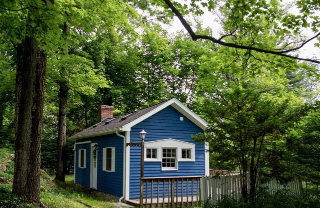 The Blue Jay - a New England Cottage