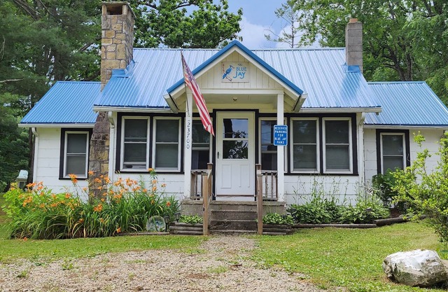 Wunderschönes Canadohta Lake Home mit privatem Seegrundstück inklusive