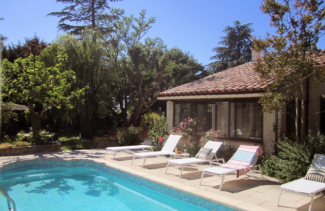 ROOM FOR RENT IN A HOUSE OF ART AND NATURE - LUBERON ET ALPILLES