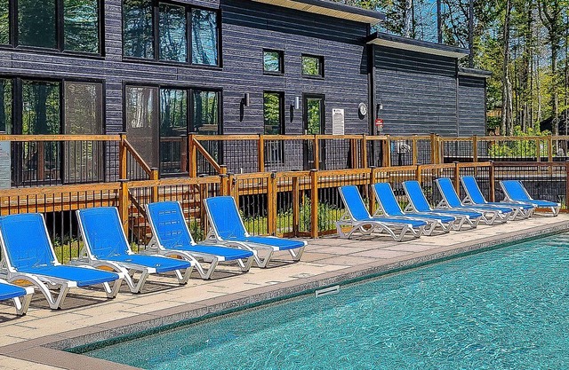 The Blue Pearl of Portneuf / Private hot tub, Pool, Sauna, Trails, Billiards