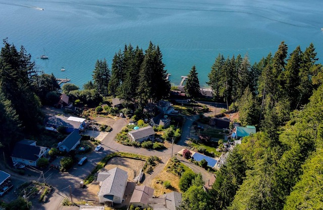 The Blue Pelican: 2-BR Views of Hood Canal