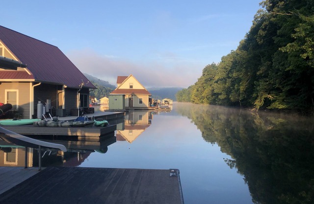 THE BLUEBIRD, Norris Lake at Whitman Hollow Marina