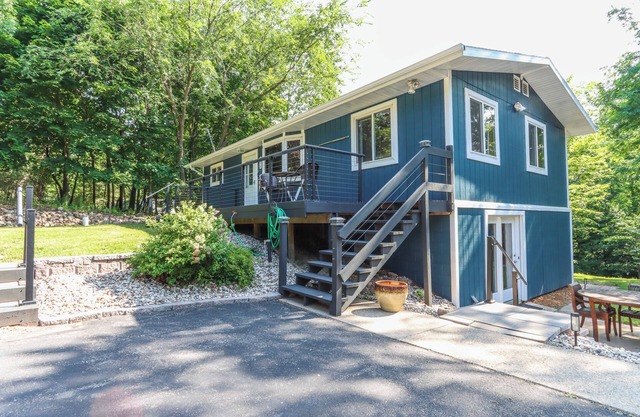 The Bluegill Inn, near Long Lake with firepit, game room, kayaks and more!