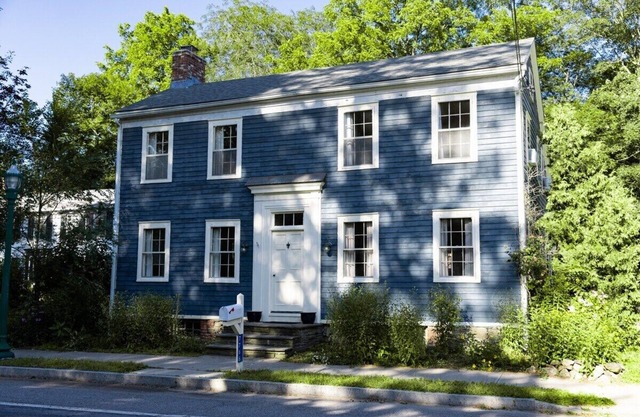 The Bluehouse - Charming Renovated Cottage