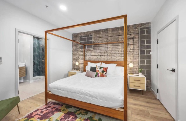 The BlueJay Vintage Suite (No Window)