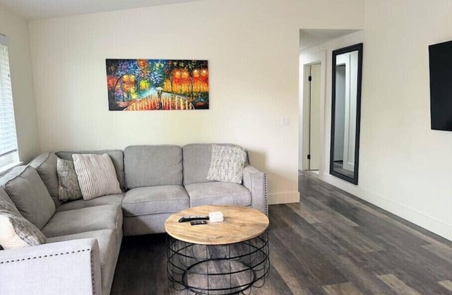 The Bluff House ~Upgraded & Close to town II
