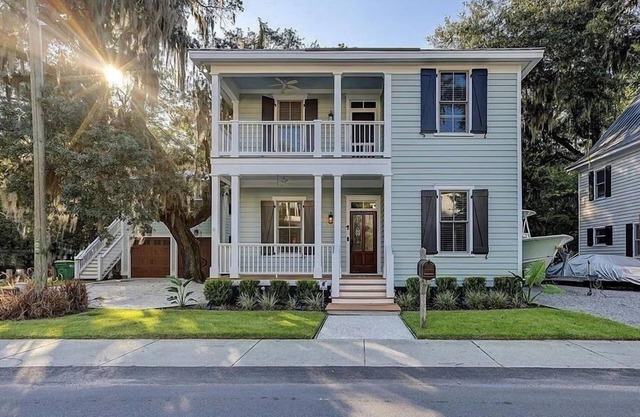 The Bluffton Village Home-5BR Old Town Luxury, Includes Separate Carriage House!