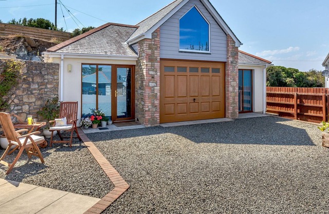 Das Bootshaus, MULLION