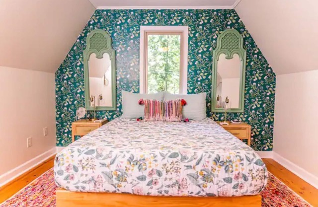 The Boho Loft: colorful, cozy, comfortable 1BR