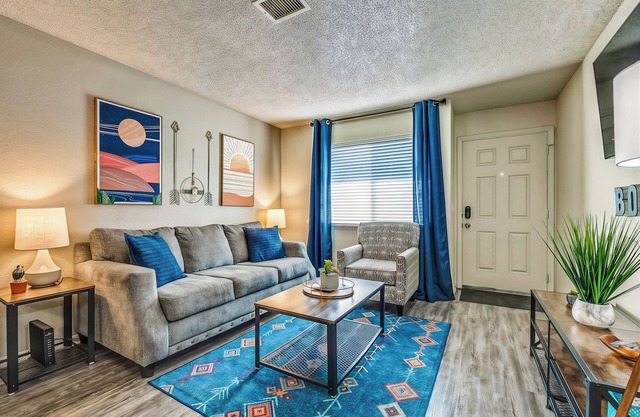 The Boomer | Oasis Pool | Gym | Dog Friendly | OU!