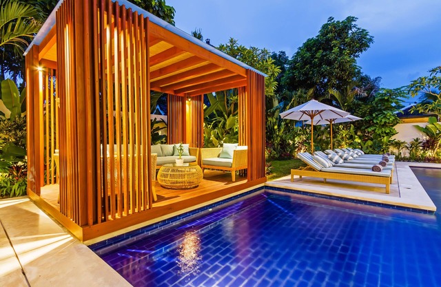 THE BOTANICAL 6 BED LUXURY 900 meter from beach