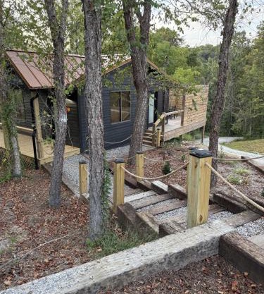 The Brady Retreat Hot tub and pool
