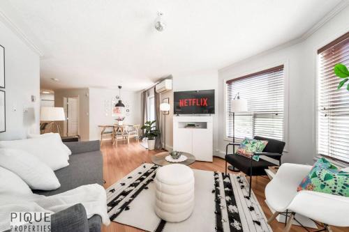 The Breakfast Club Suite - King Bed & AC - Patio - UG Park