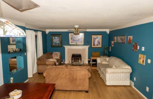 The Breakfast Suite with 2 Queen beds in Fraser Valley Getaway R1