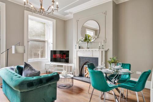 The Bridgeton in Wakefield Apartment - Parking