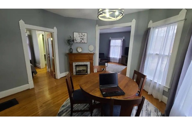 The Briton - Historic 1890 Victorian, First Floor