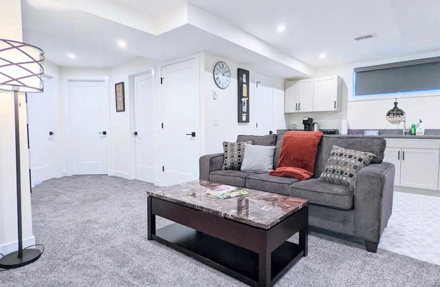 The Bronco - Cozy 2 Bedroom Suite in Brighton, Saskatoon.