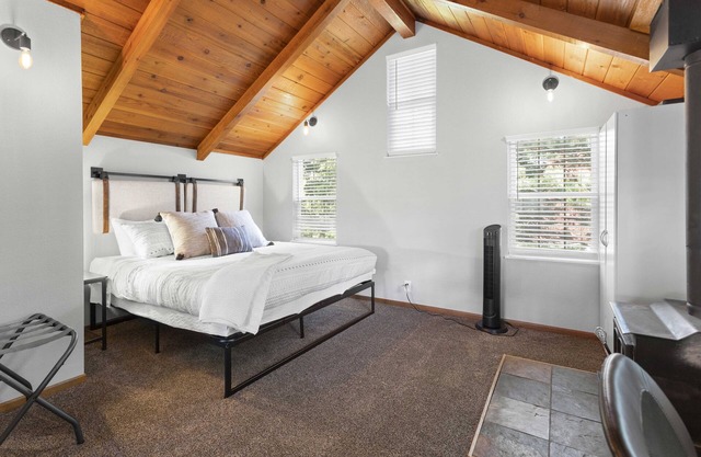 The Buck Spur | A Cozy Cottage close to Sandpoint & Silverwood