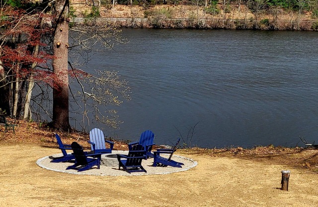 The Bungalow at Eagleville Lake Under 3 miles to UCONN!