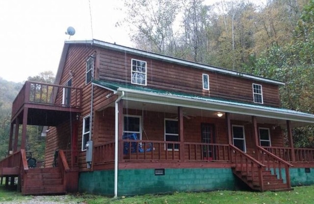 Das Bunkhouse Eine zweistöckige rustikale Kabine 3BR 2BA