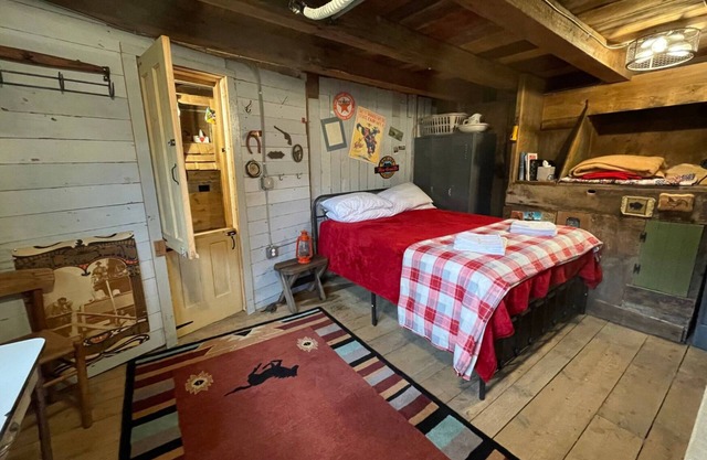 The Bunkhouse at CrowNestFarm! Dog Welcome! Communal Bathroom and Kitchenette.