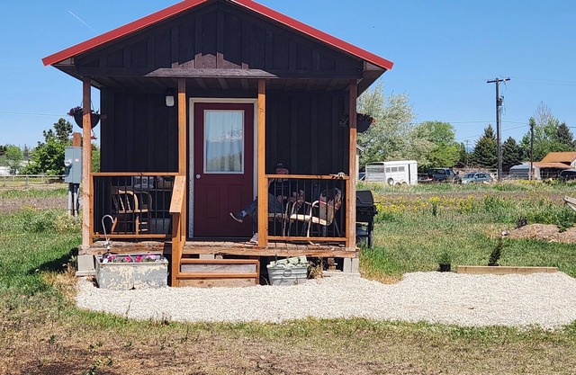 The Bunkhouse nTiny home with a farm feel.with WiFi,and AC.