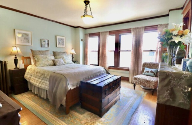 The Burd Room w/ queen bed