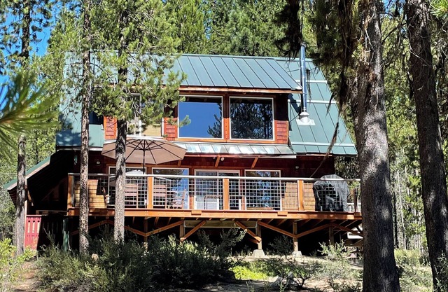 The Cabin at Crescent Creek. Best of the Central Oregon area at Crescent Lake!