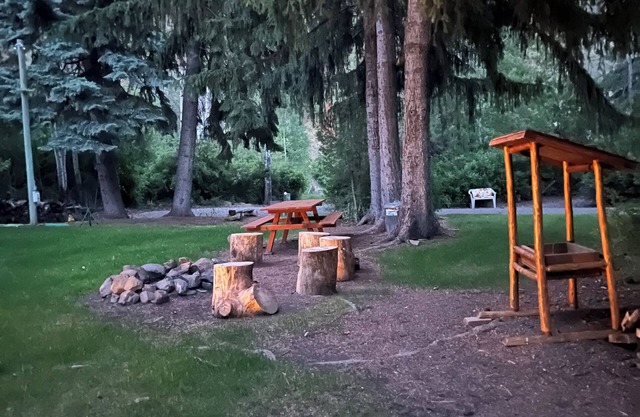 “The Cabin” On 410 A Nature Lovers Retreat!