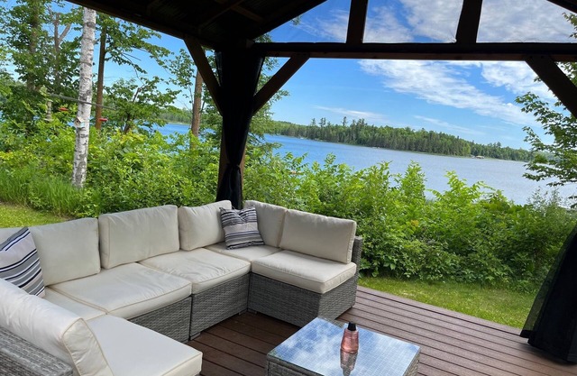 Schöne Log Cabin mit Sandstrand. See ist bekannt für seine Great Fishing bekannt!