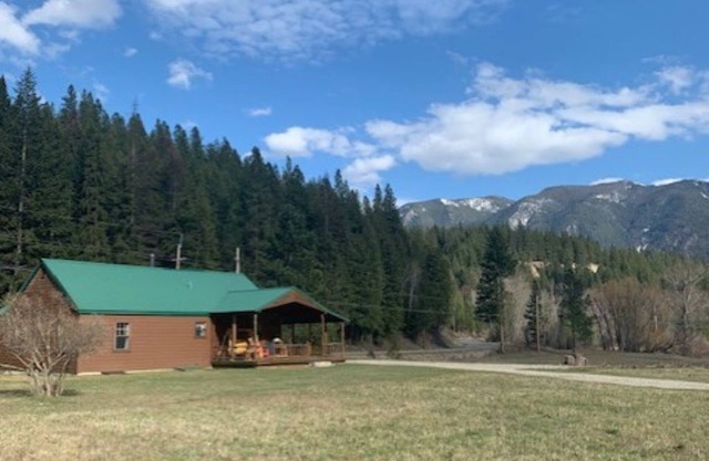 THE CABIN on Lake Creek River