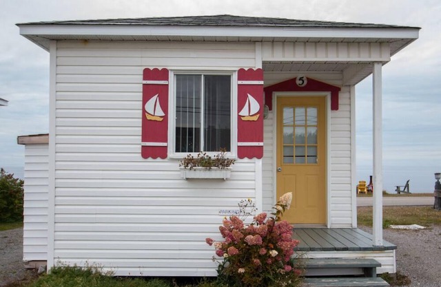 The Cabines du Phare are located in Rimouski by the sea. They are composed of te