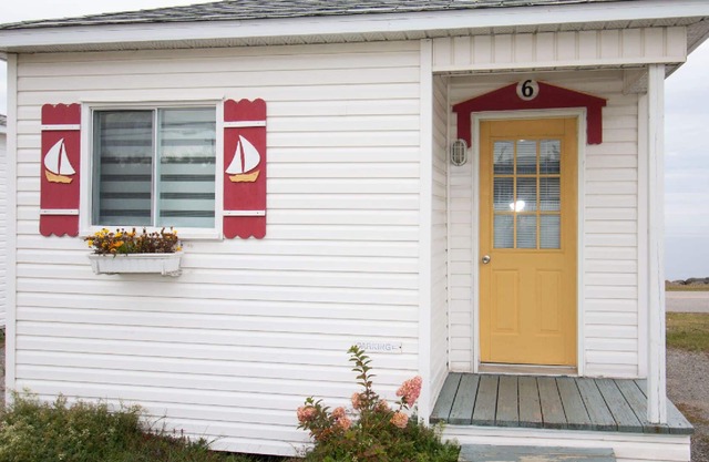 The Cabines du Phare are located in Rimouski by the sea. They are composed of te