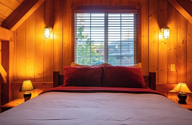 The Cabins - 2 Bedroom - Rainforest Starboard Side!